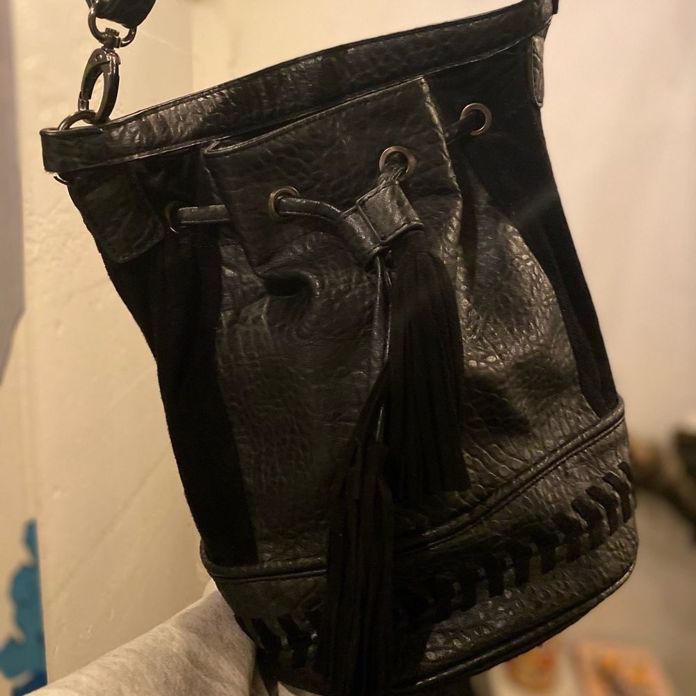 Crossbody bucket bag